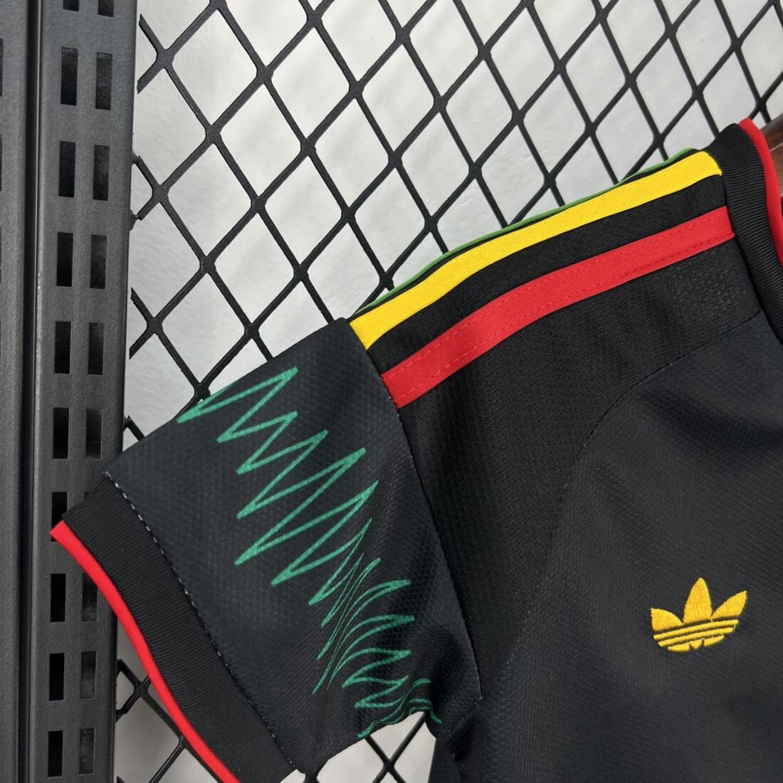 (16/28) 2026 Kinder Jamaica X Bob Marley Auswärts Trikot Set 5