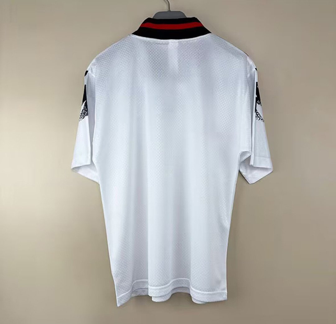 (26/27) M-U Casual Wear White 3
