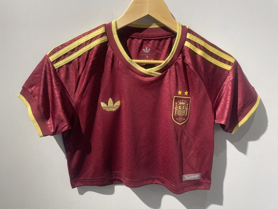 Spain Mujer Crop 12