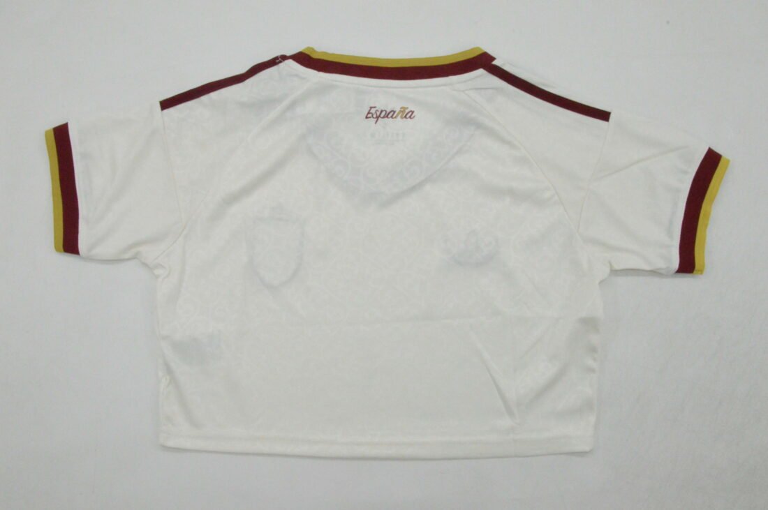 Spain Mujer Crop 66