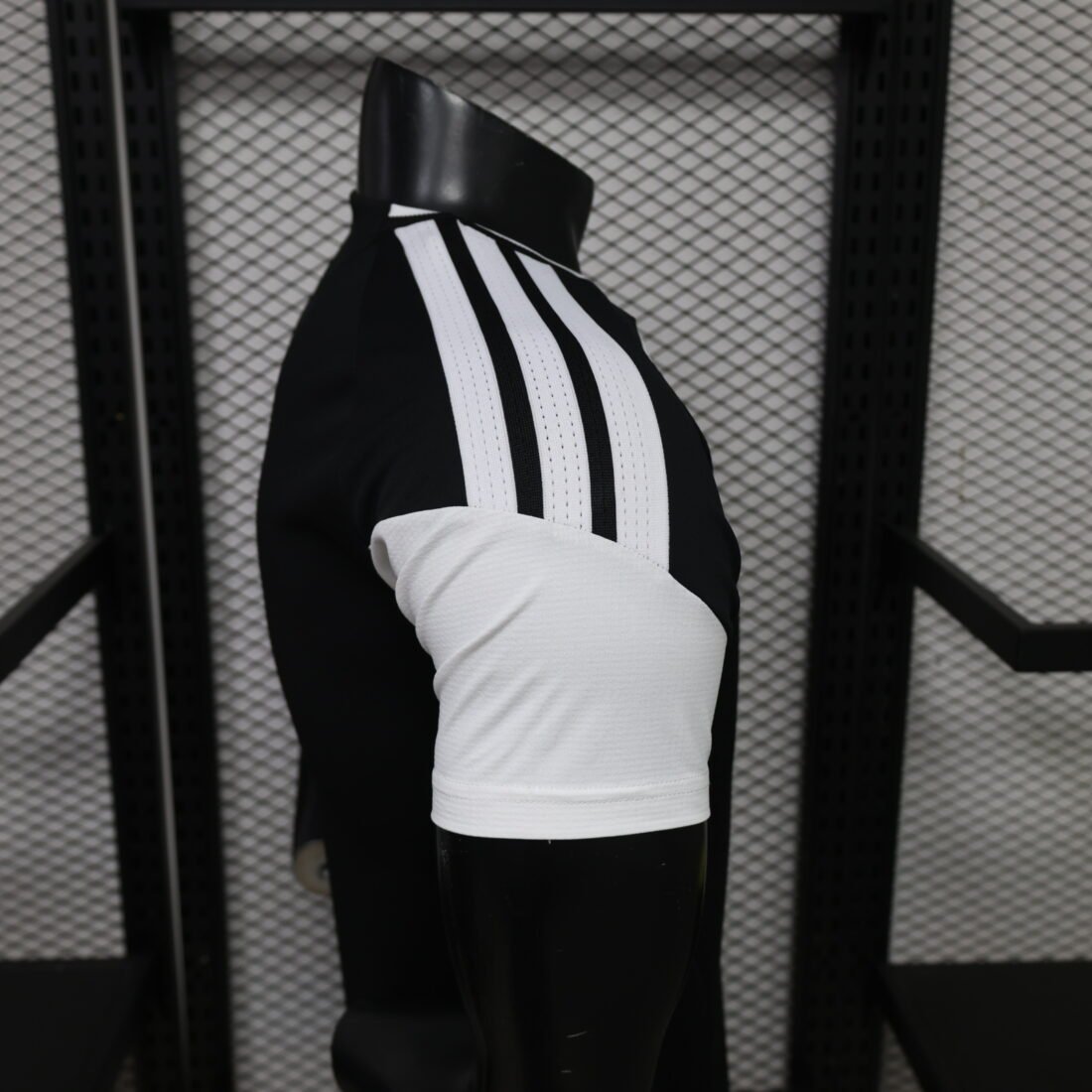 26.. Player Training Uniform Liverpool Black S-2XL 6