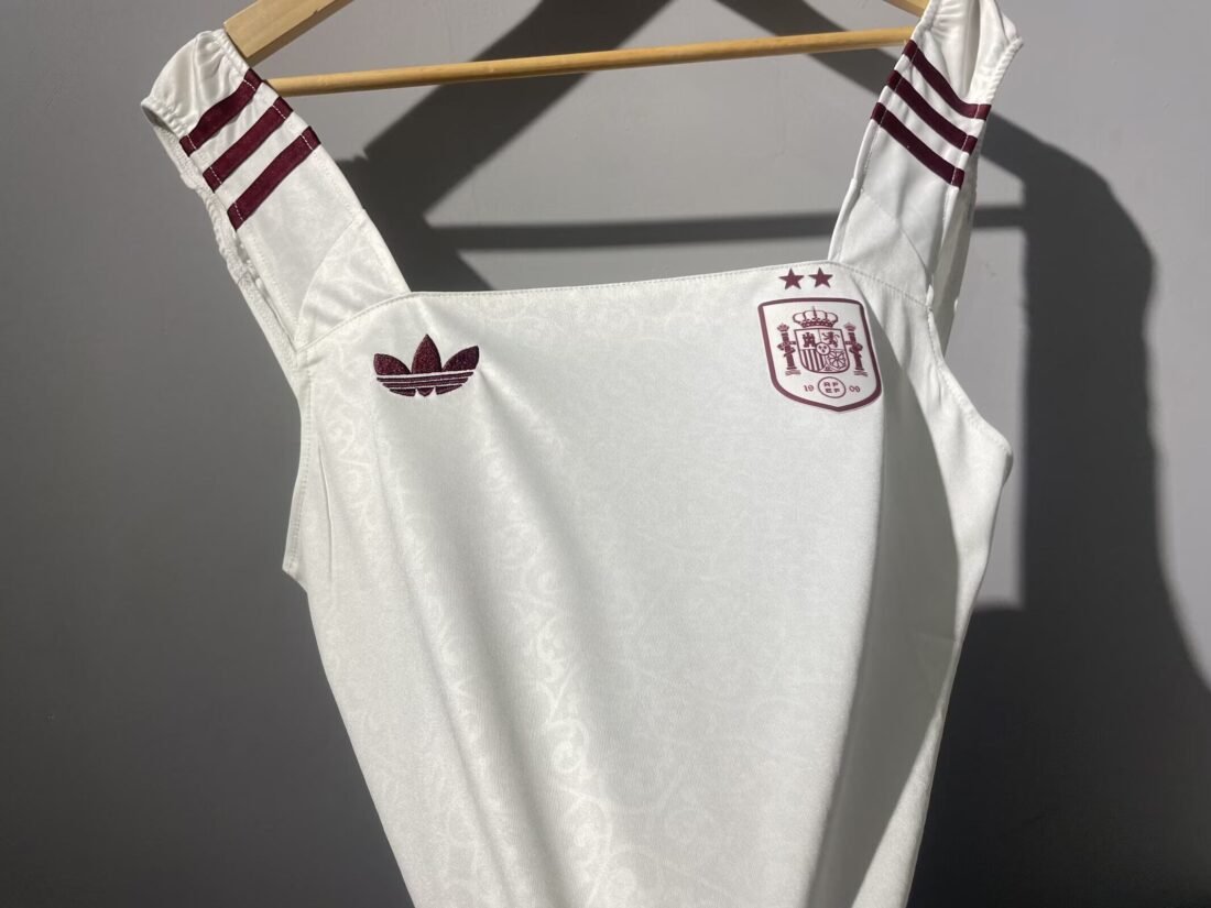 Spain Mujer Crop 14