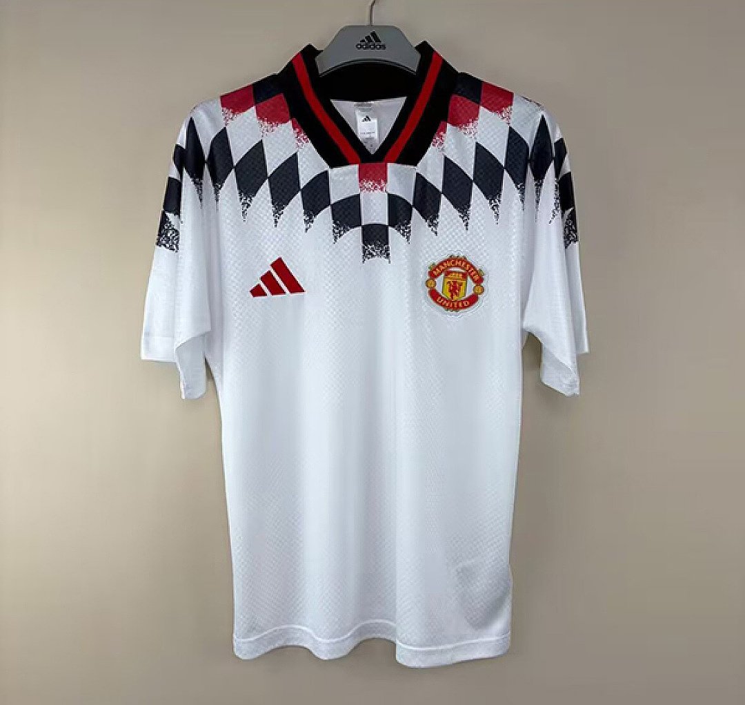 (26/27) M-U Casual Wear White 1