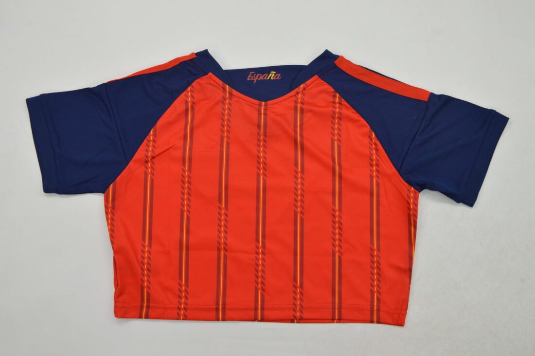 Spain Mujer Crop 90