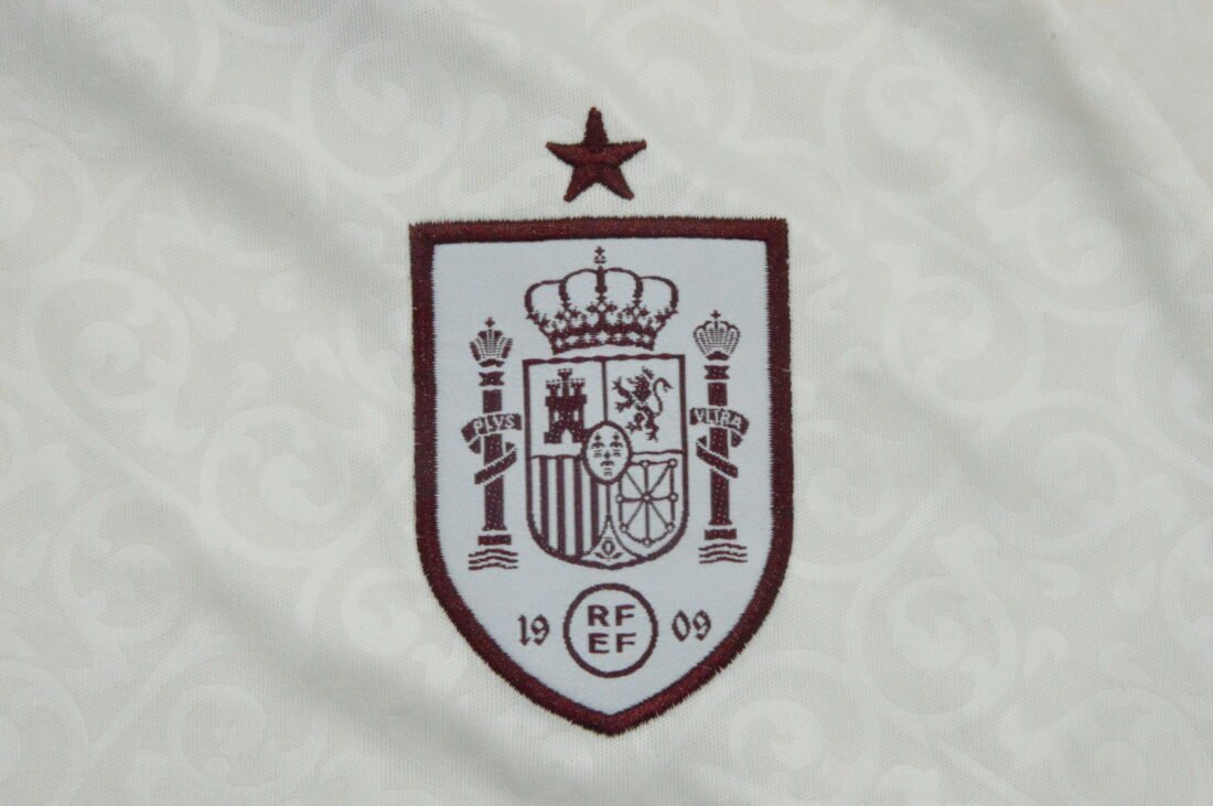 Spain Mujer Crop 80