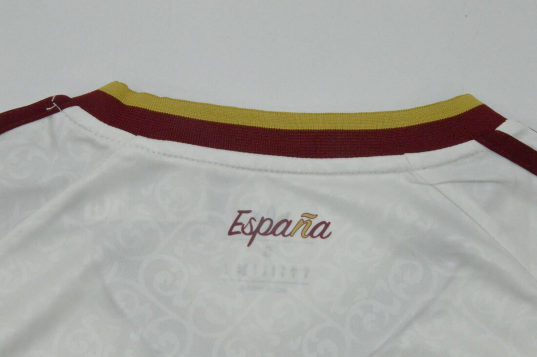Spain Mujer Crop 68