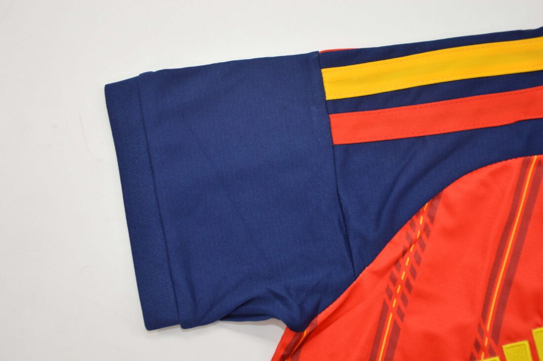 Spain Mujer Crop 100