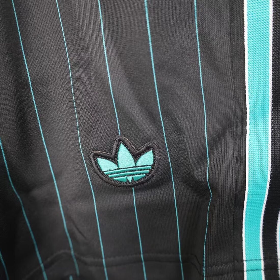 Liverpool Shorts 8