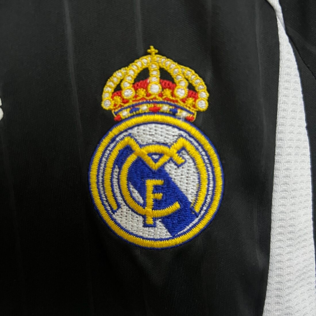 06/07 Real Madrid Away Kids 16-28 1