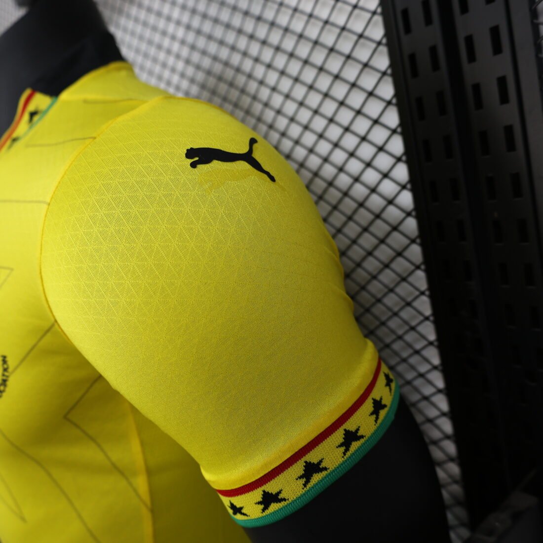 Player: Ghanaian yellow | álbum | shop NO.123 | Store 12