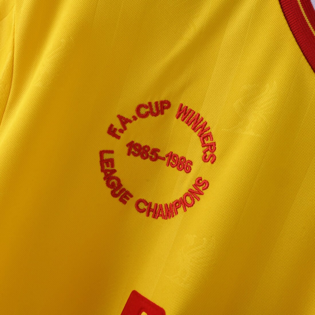 (85/86) Liverpool Away 12