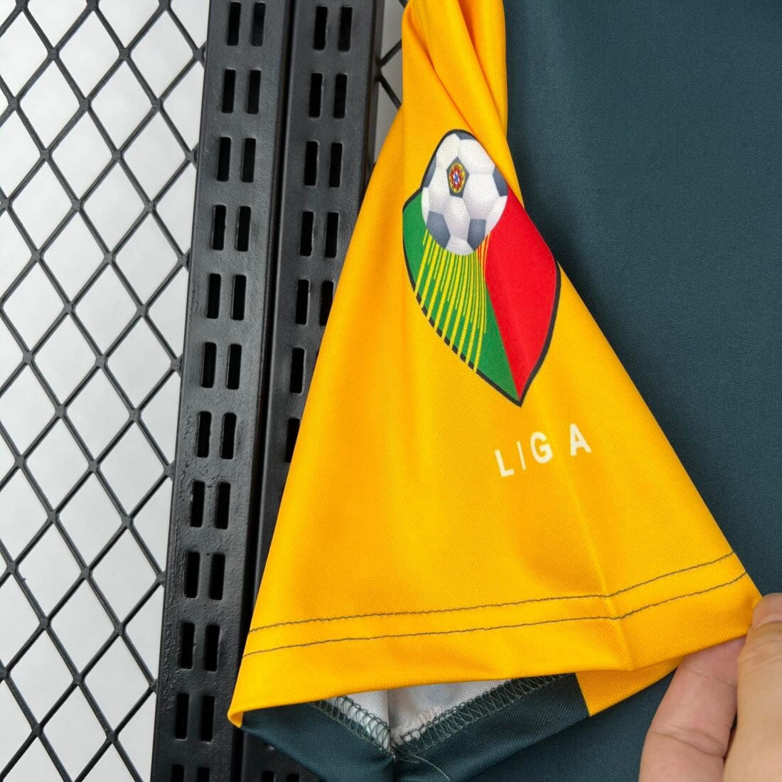 02/03 Sporting CP Away Jersey Retro Version 11