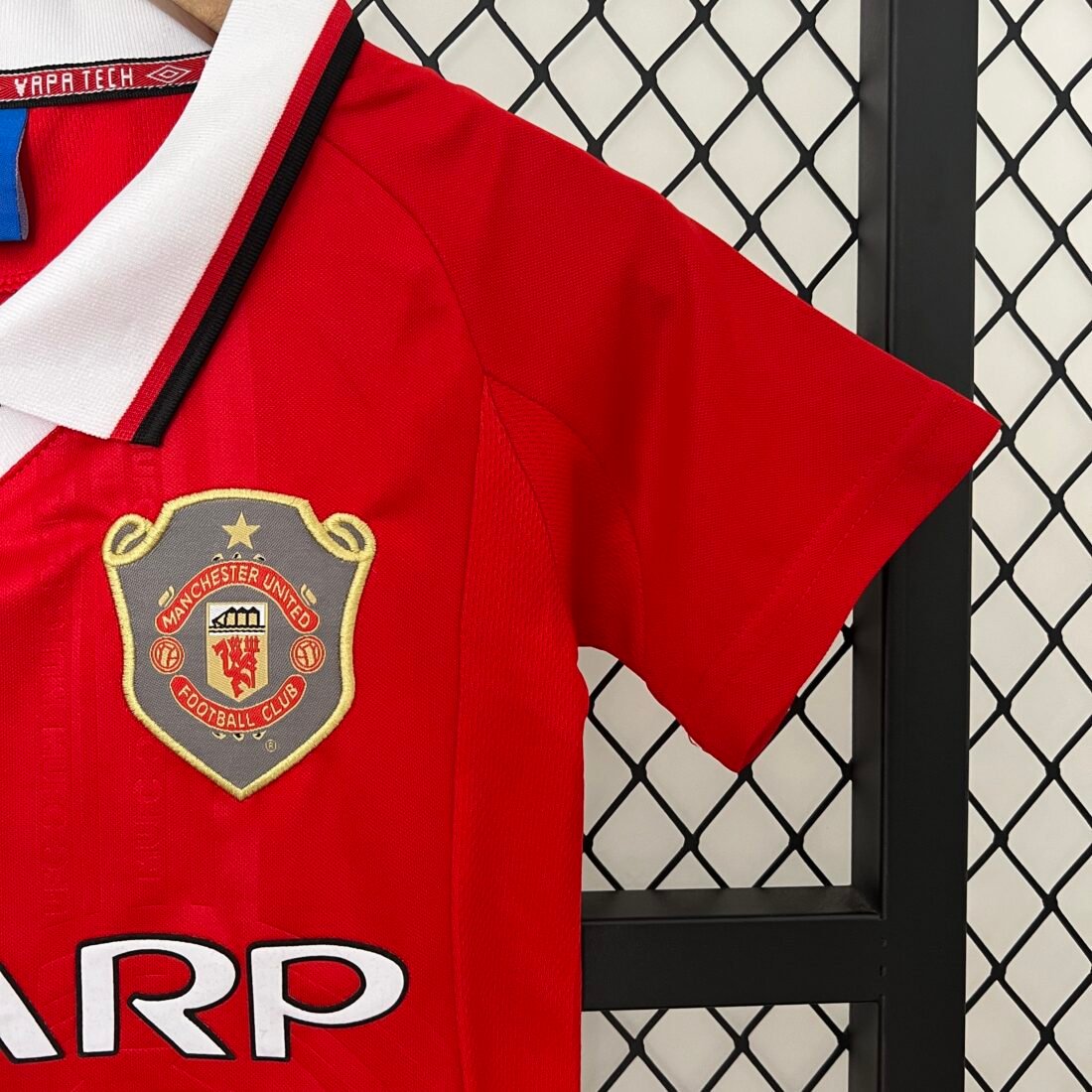 kids M-U 99/00 home size: 16-28 11