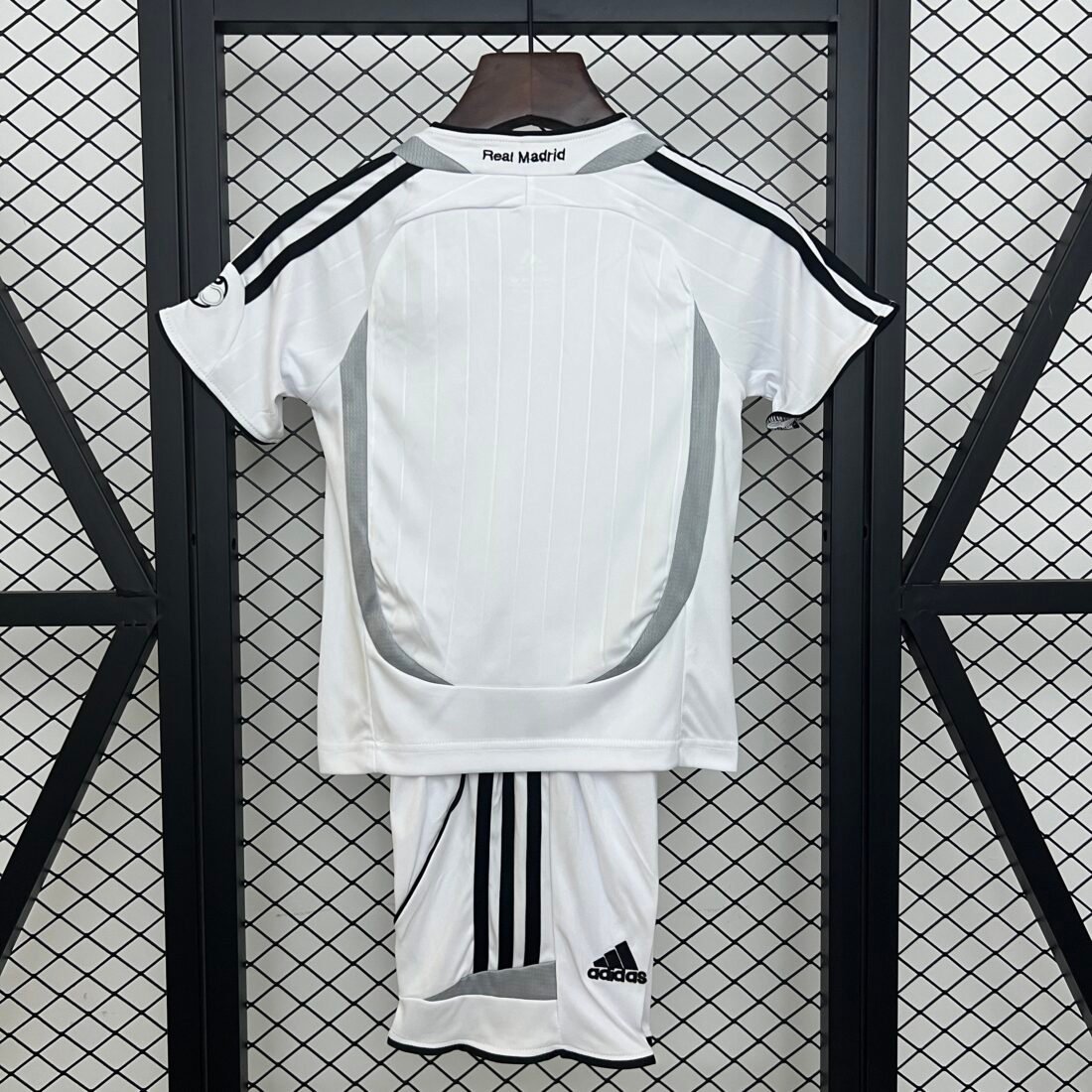 06/07 Real Madrid Home Kids 16-28 6