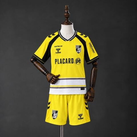 26/27 Vitoria Guimaraes Third Kit Kids 16-28