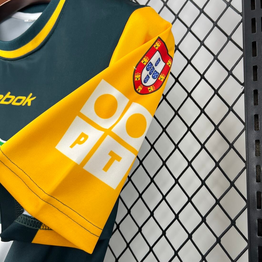 02/03 Sporting CP Away Jersey Retro Version 1