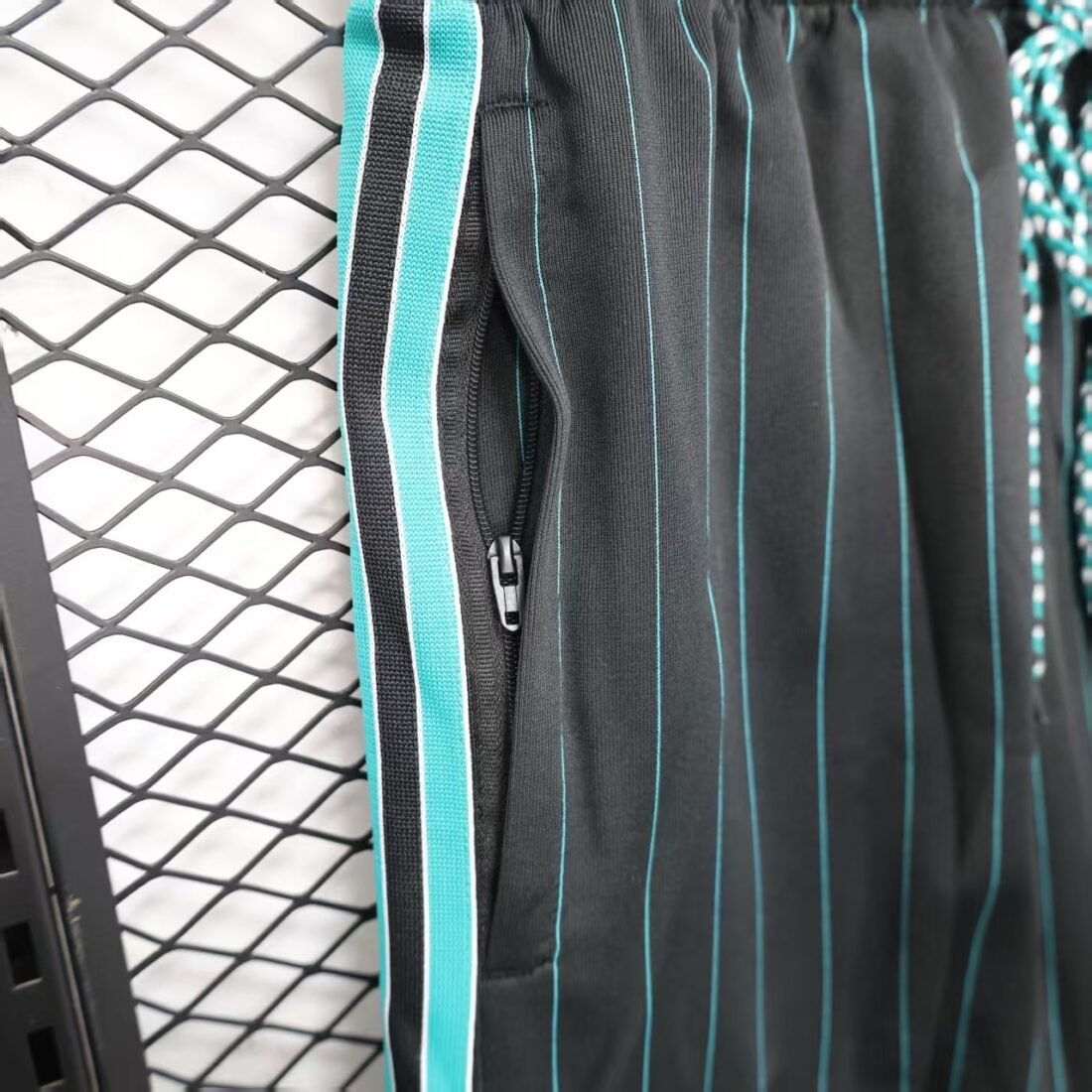 Liverpool Shorts 6