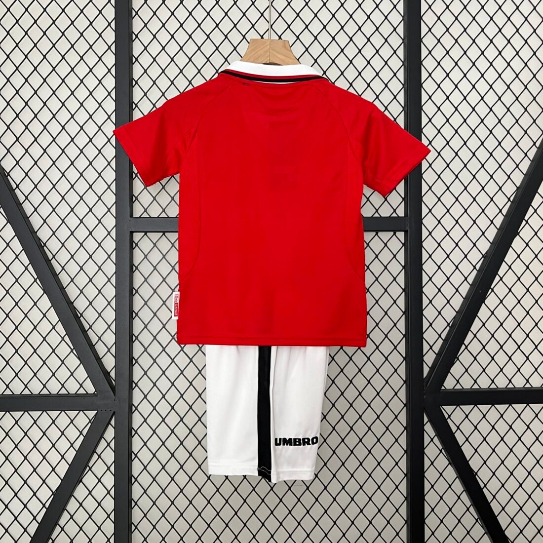kids M-U 99/00 home size: 16-28 4