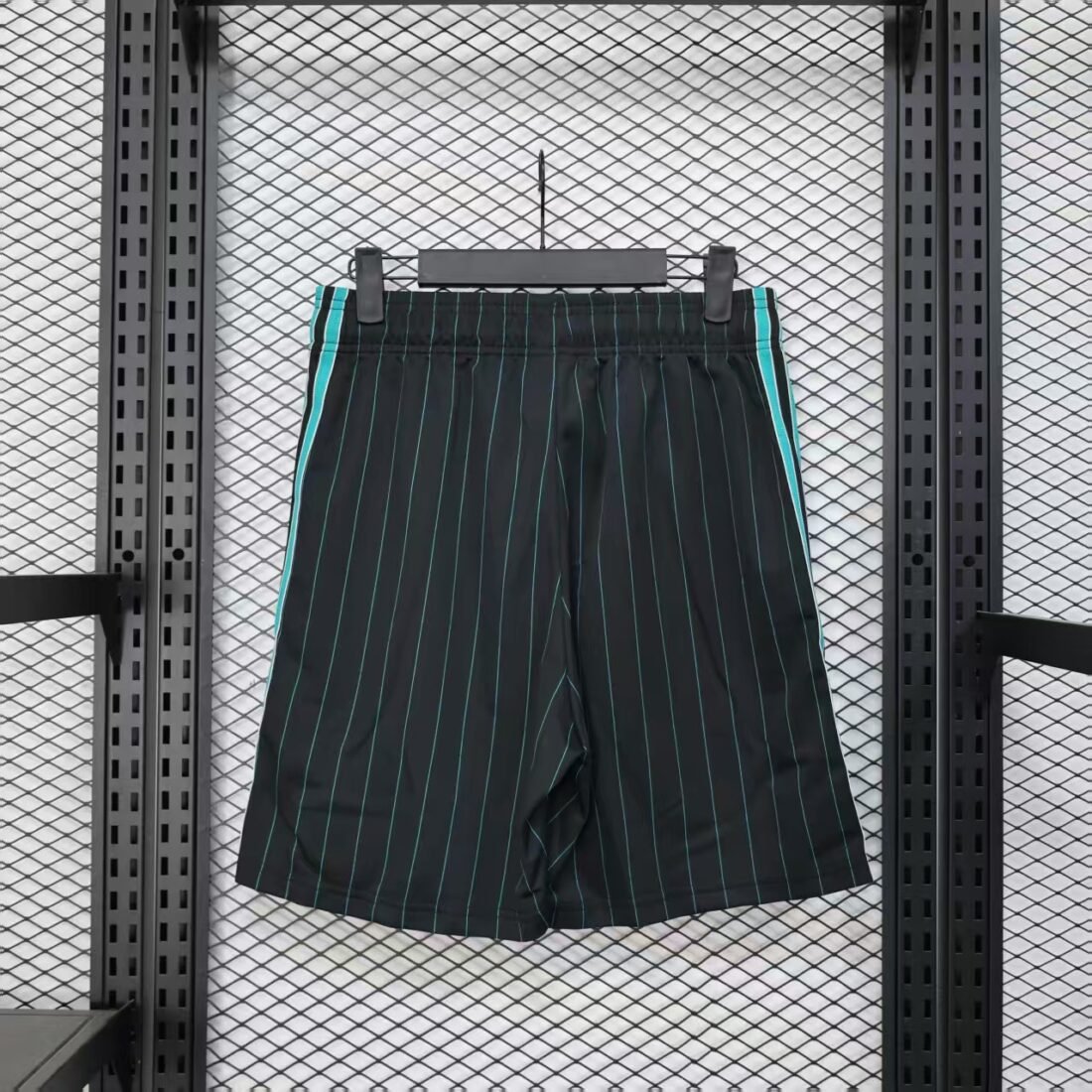 Liverpool Shorts 1
