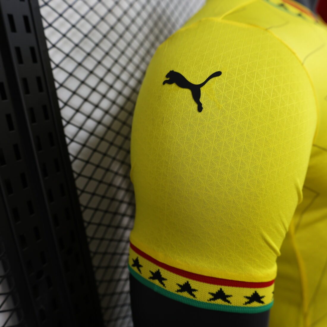 Player: Ghanaian yellow | álbum | shop NO.123 | Store 10
