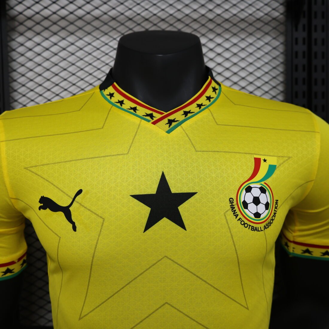 Player: Ghanaian yellow | álbum | shop NO.123 | Store 18