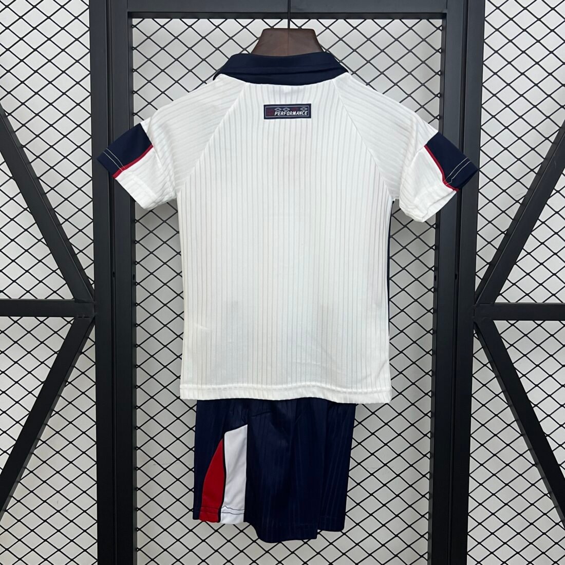 kids England 1998 home size: 16-28 4