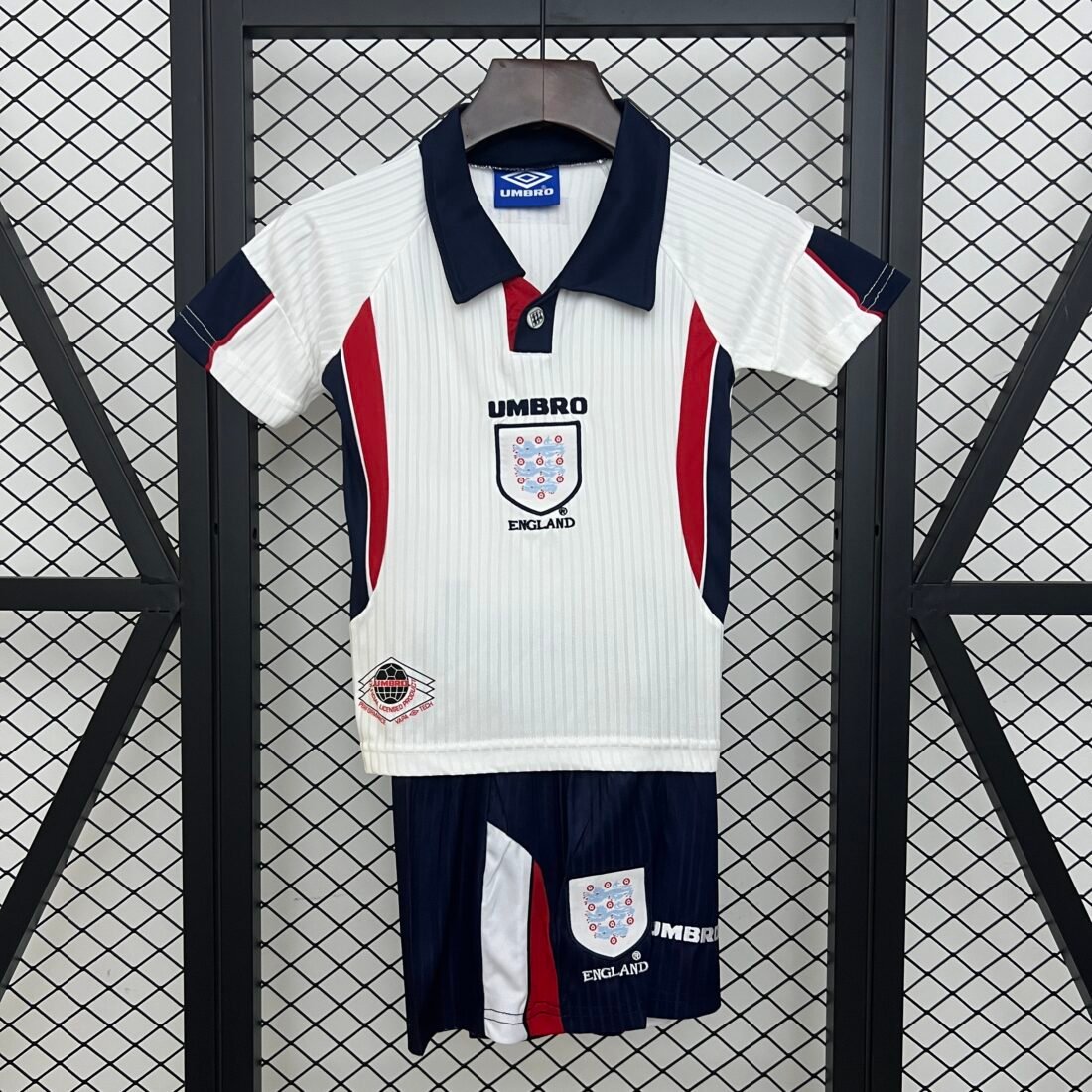 kids England 1998 home size: 16-28 16