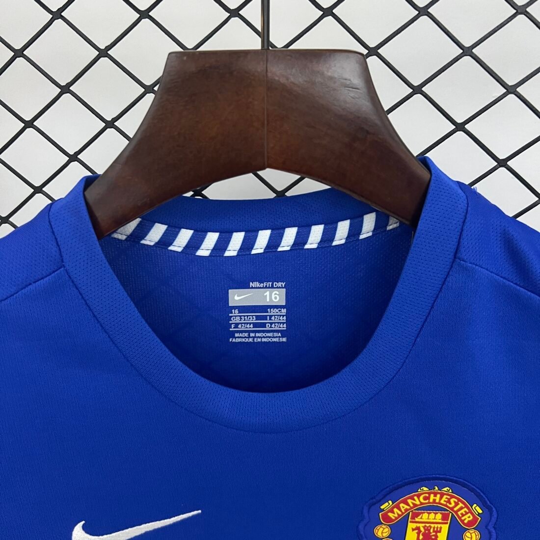kids M-U 08/09 away size: 16-28 12