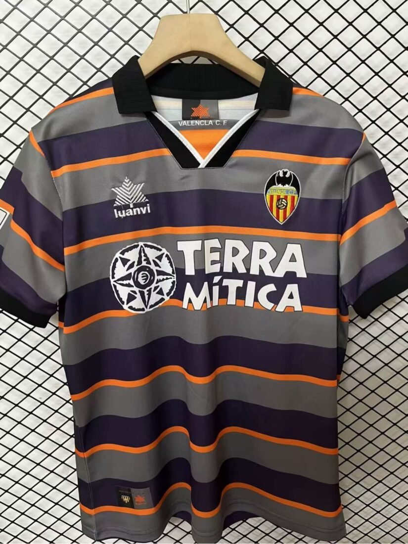 99/00 Valencia Away 1