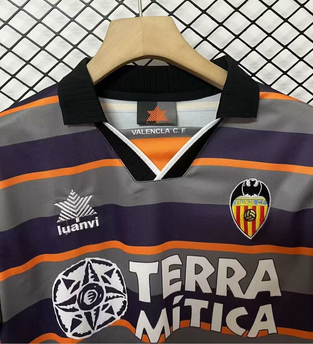 99/00 Valencia Away 3